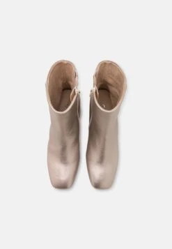 Gabor Comfort Korte Laarzen - Puder 11 Gabor Comfort Korte Laarzen - Puder -Comfort Schoenen Winkel 3c89db24fd1c45b9a7c8fa30f0c5a0d8