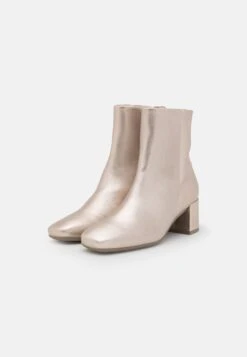 Gabor Comfort Korte Laarzen - Puder 8 Gabor Comfort Korte Laarzen - Puder -Comfort Schoenen Winkel b7dab034da424e199e17084ef021440d